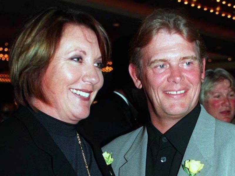 Tinhlm.AU – “Something is deeply wrong here!”: Devoted wife Jill exposes the RAW TRUTH behind the critical decision that saved John Farnham!